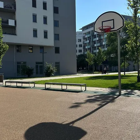 아파트 Magnolia Terrace - Free Parking, Family & Sport Friendly Area 브라티슬라바