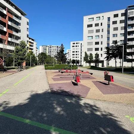 Magnolia Terrace - Free Parking, Family & Sport Friendly Area Pozsony
