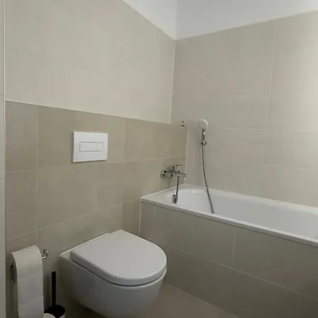 Magnolia Terrace - Free Parking, Family & Sport Friendly Area Apartmán *