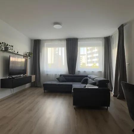 Magnolia Terrace - Free Parking, Family & Sport Friendly Area * 브라티슬라바