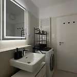 Magnolia Terrace - Free Parking, Family & Sport Friendly Area * Bratislava